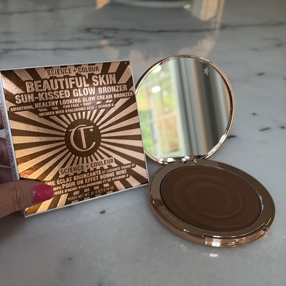 π₯³ HOST-PICK Charlotte Tilbury Beautiful Skin Sun-Kissed Glow Bronzer 2 Medium β¨ - Picture 3 of 5